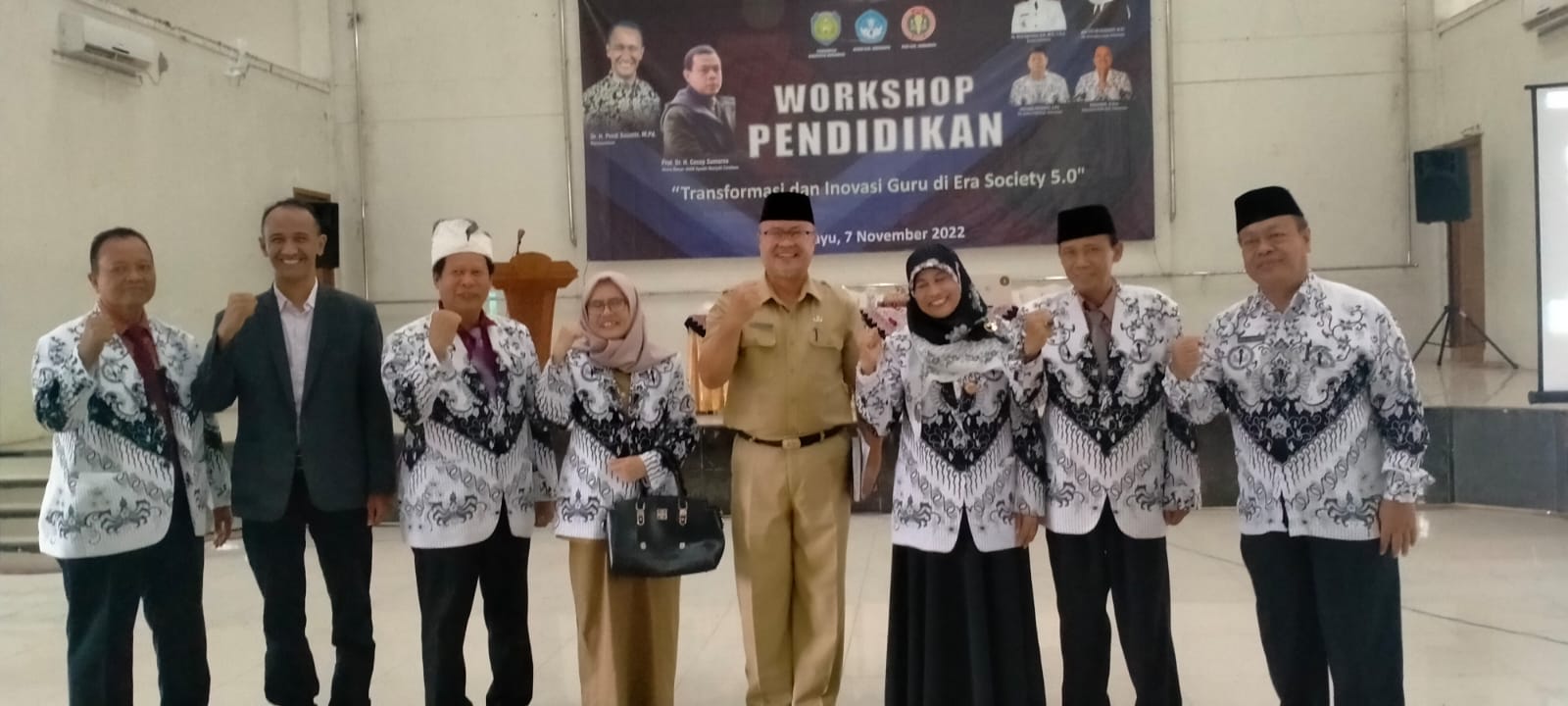 Seminar-Pendidikan-dalam-rangka-Hari-Ulang-Tahun-HUT-PGRI-ke-77.jpeg