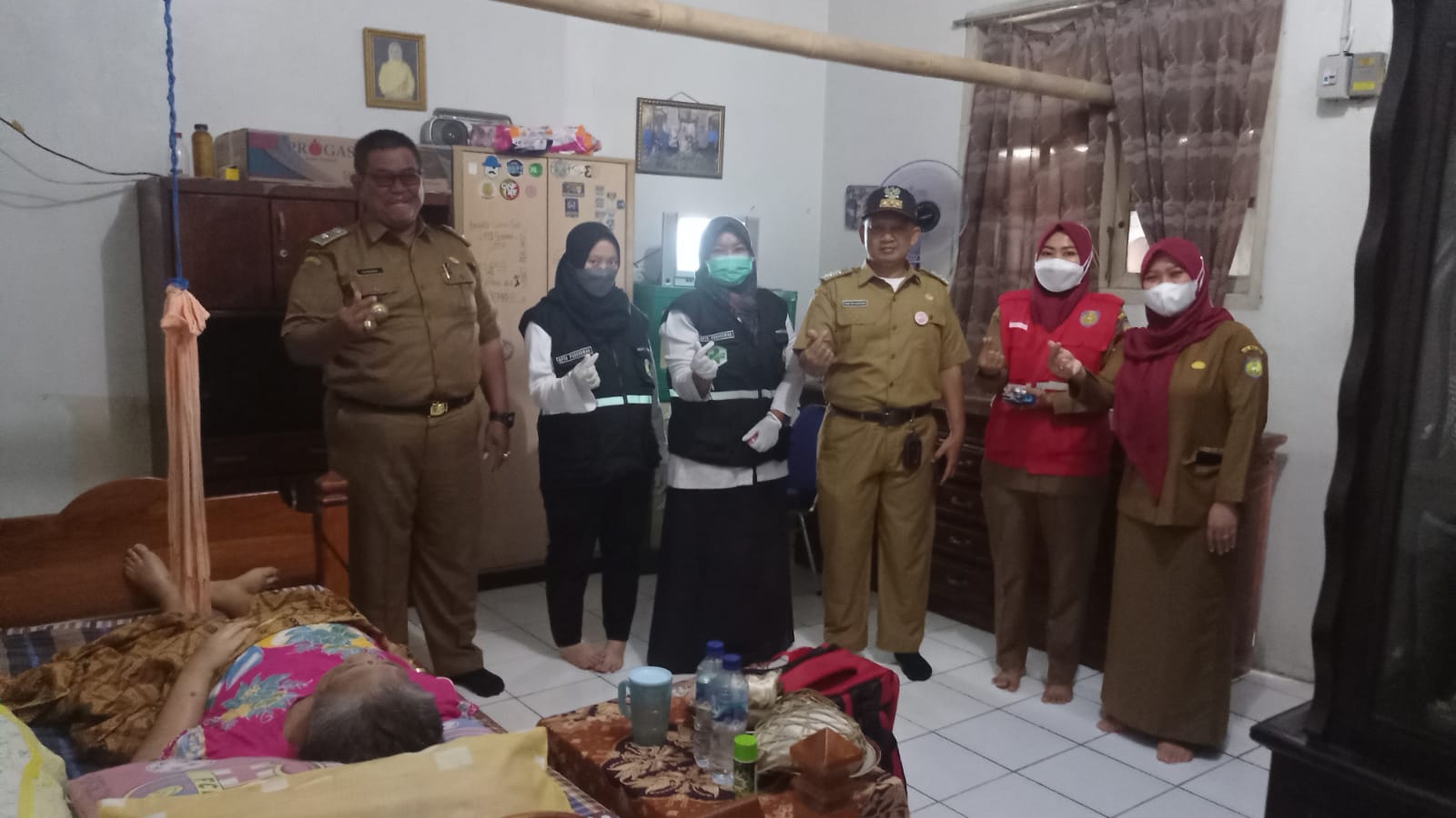 Tim-Dokmaru-Kecamatan-Widasari-Gercep-Berikan-Layanan-Kesehatan.jpeg