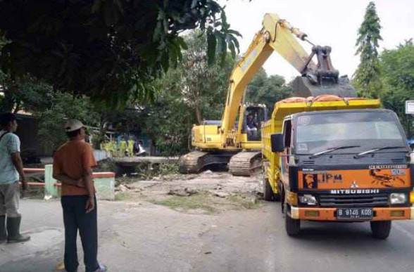 Bupati Nina Agustina Gercep Tangani Saluran Irigasi Dangkal, 147 Desa Telah Menggunakan Excavator Gratis