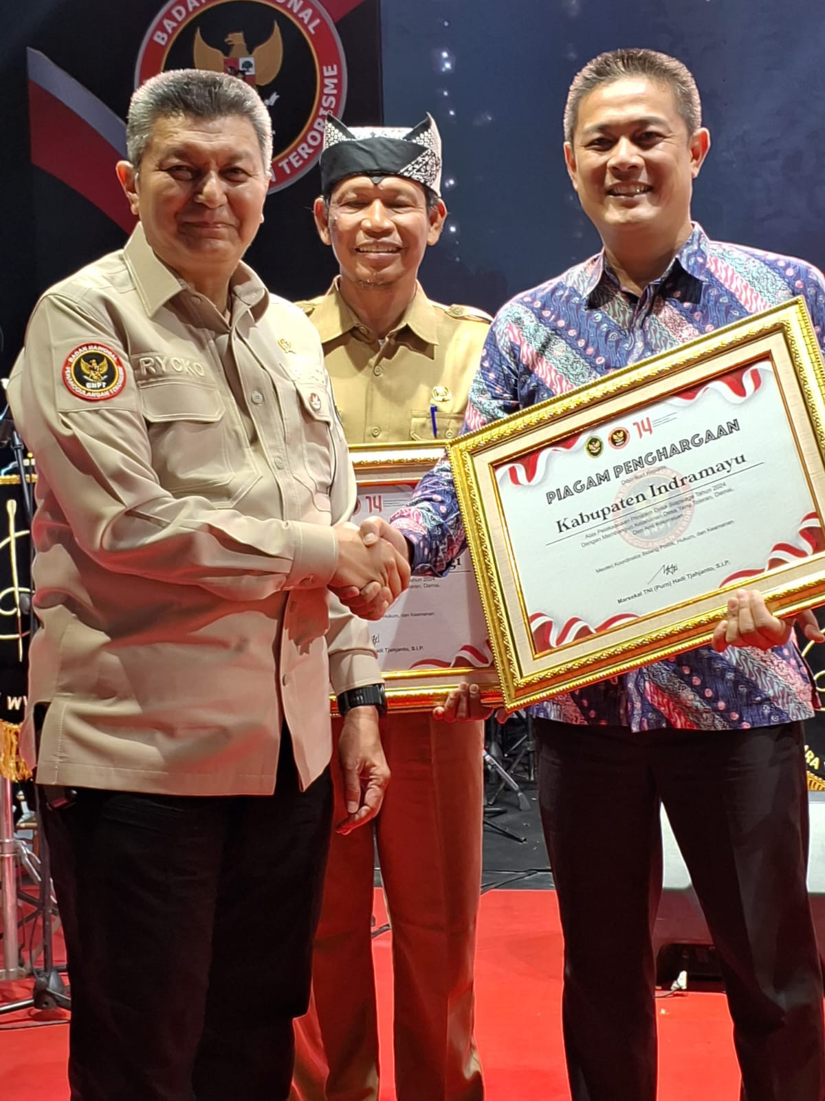 Wujudkan Desa Siap Siaga, Bupati Indramayu Diganjar BNPT Award
