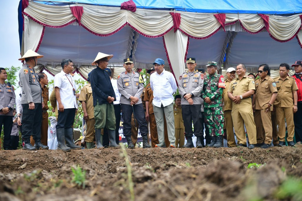 Wujudkan Program Asta Cita, Kapolda Jabar Tinjau Lokasi Lahan Ketahanan Pangan di Kabupaten Indramayu