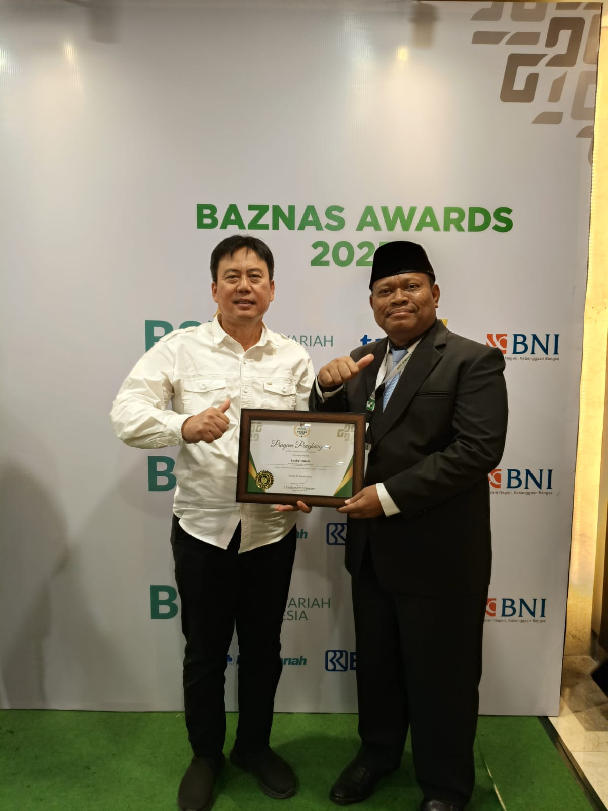 Luncurkan Program Indramayu Berzakat Bupati Indramayu Diganjar Penghargaan Tokoh Peduli Zakat Tingkat Nasional