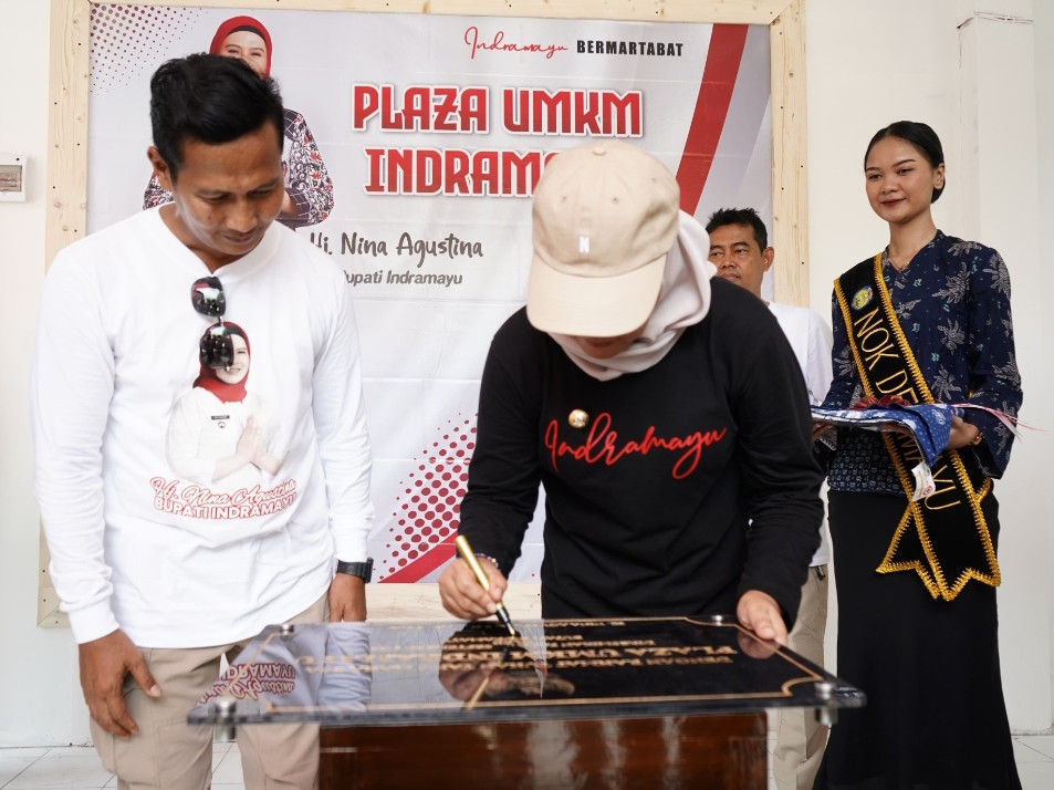 Wujudkan UMKM Hebat, Bupati Nina Agustina Resmikan Plaza UMKM Indramayu