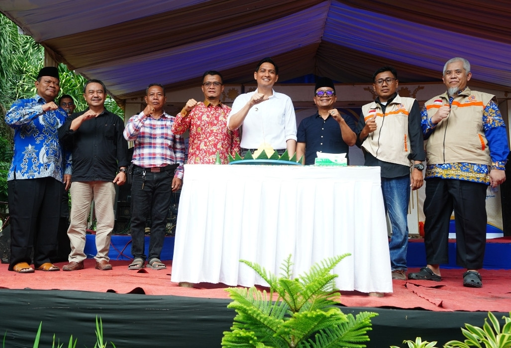 Hadiri HUT ke 2, Bupati Lucky: Hipraksi Indramayu Tumbuhkan Generasi Religius Lewat Khitan Massal