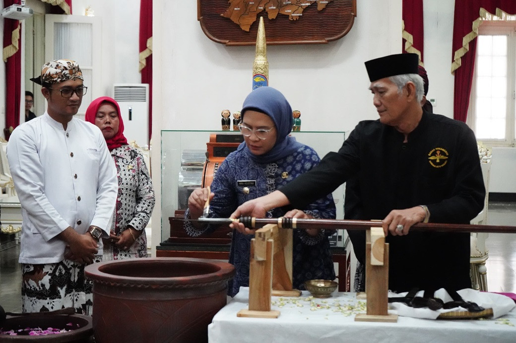 Jamasan Pusaka Wujud Penghormatan Kepada Leluhur Indramayu