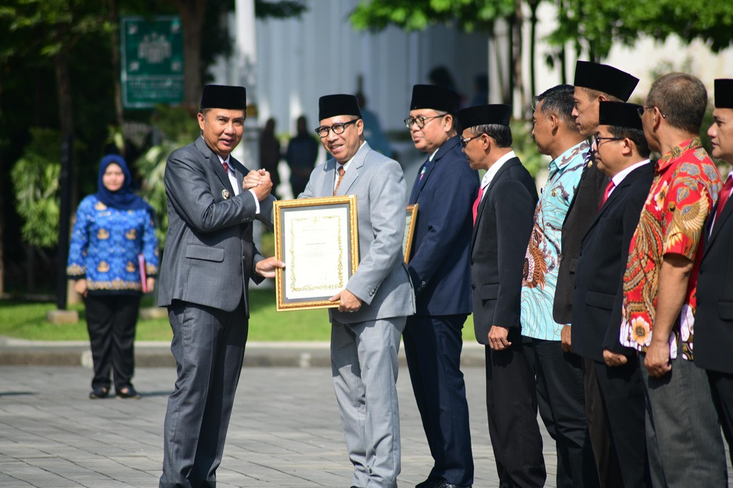 Cakupan UHC 99,9 Persen, Kabupaten Indramayu Terima Penghargaan Gubernur Jawa Barat