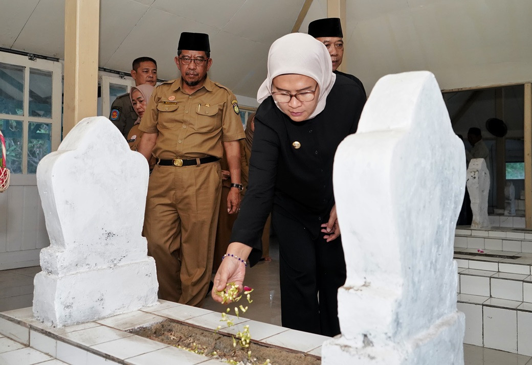 Jelang Hari Jadi Ke-497 Kabupaten Indramayu, Bupati Nina Ziarah Ke Makam Leluhur Indramayu